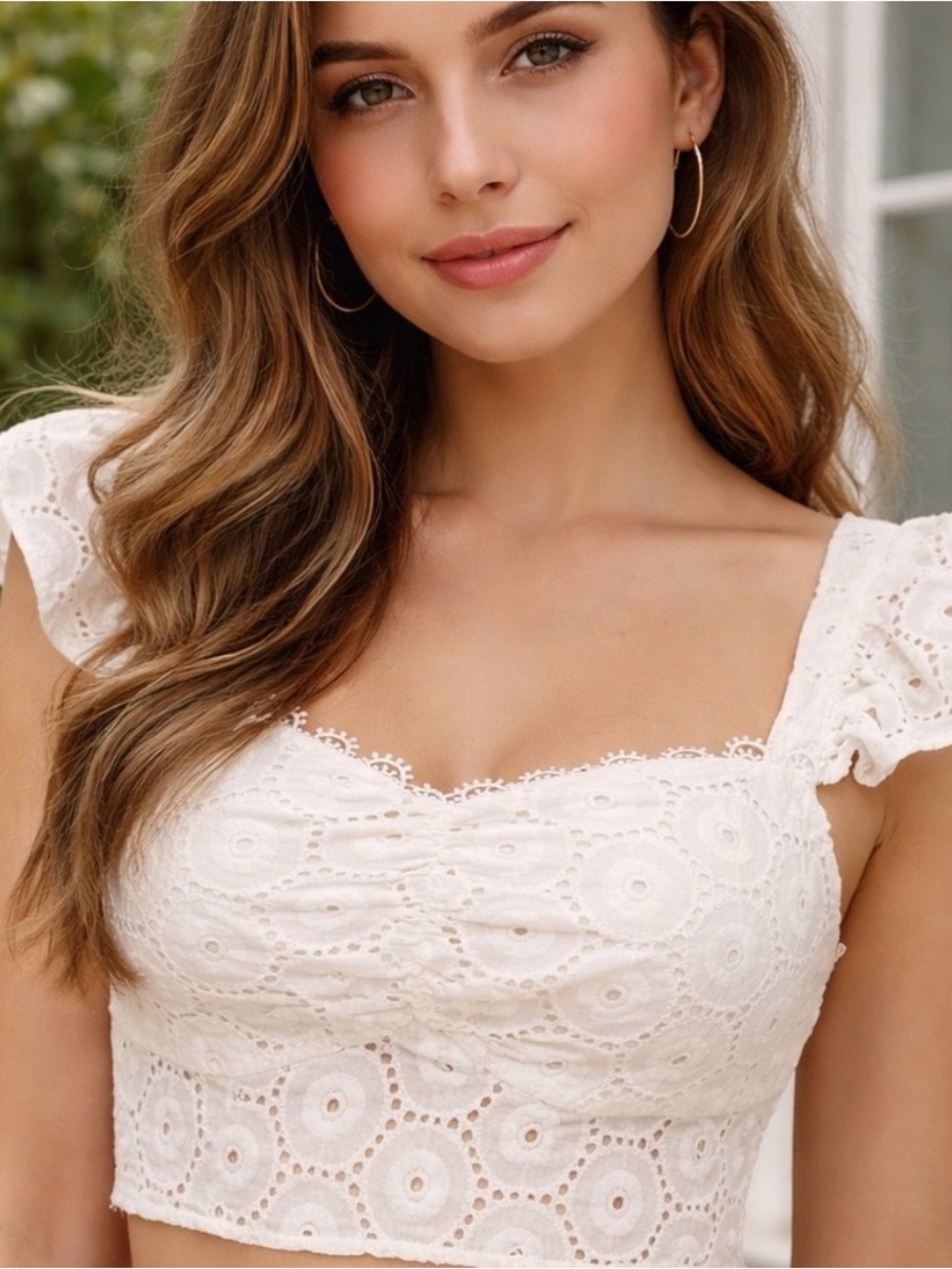 Lulu’s White Eyelet Square-Neck Crop Top EUC